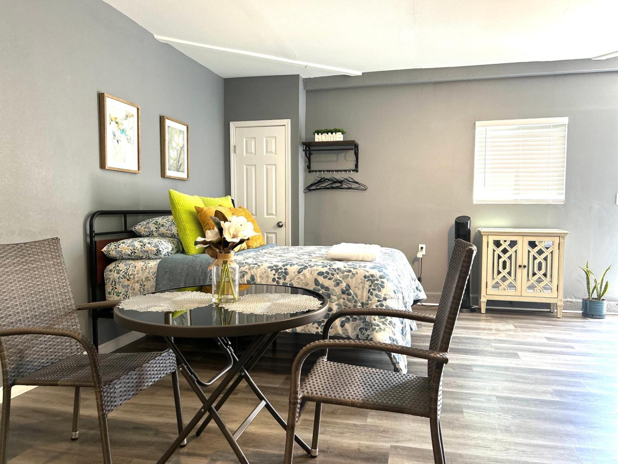 מורנו ואלי Spacious Studio With Private Entry מראה חיצוני תמונה