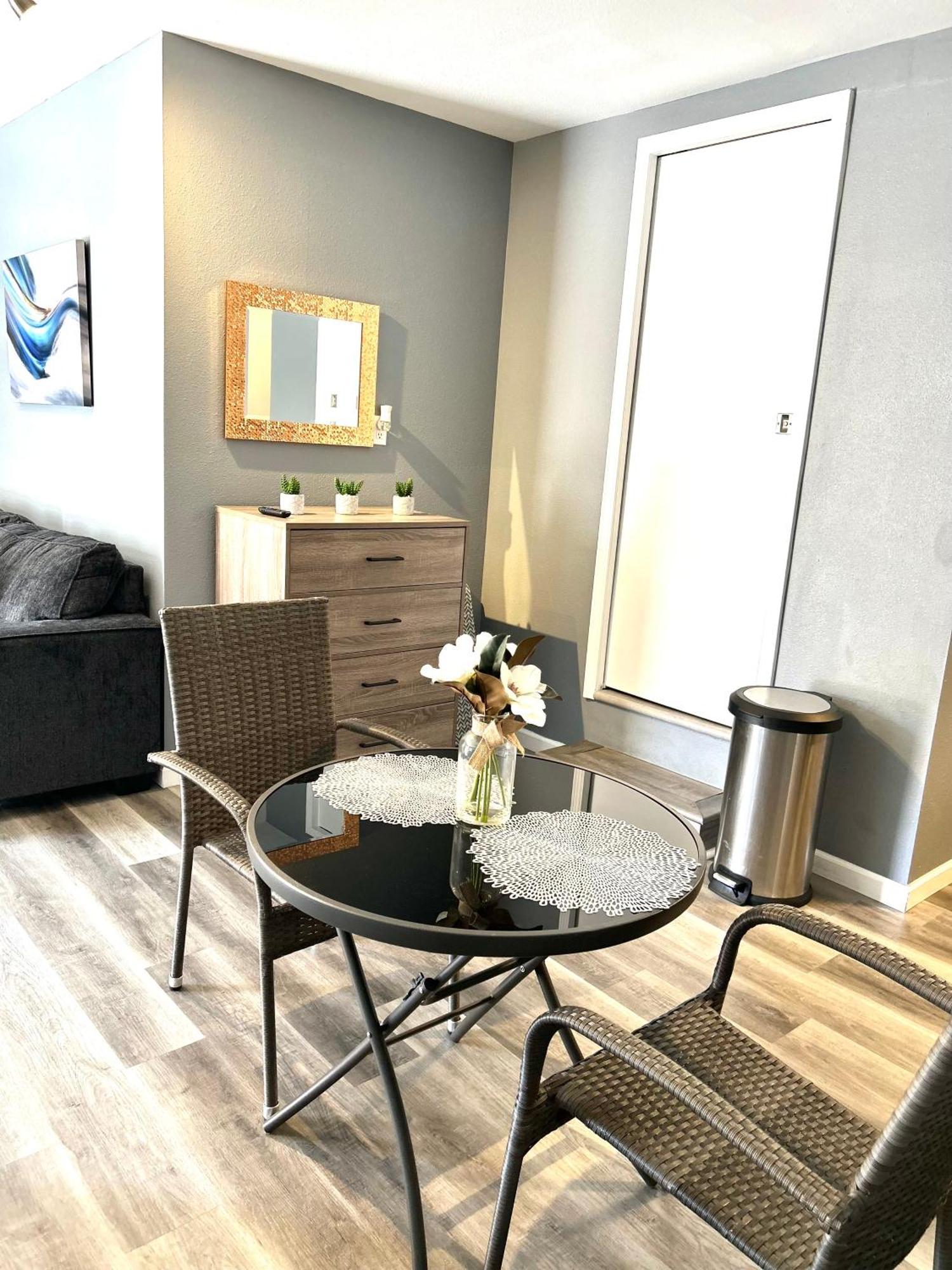 מורנו ואלי Spacious Studio With Private Entry מראה חיצוני תמונה